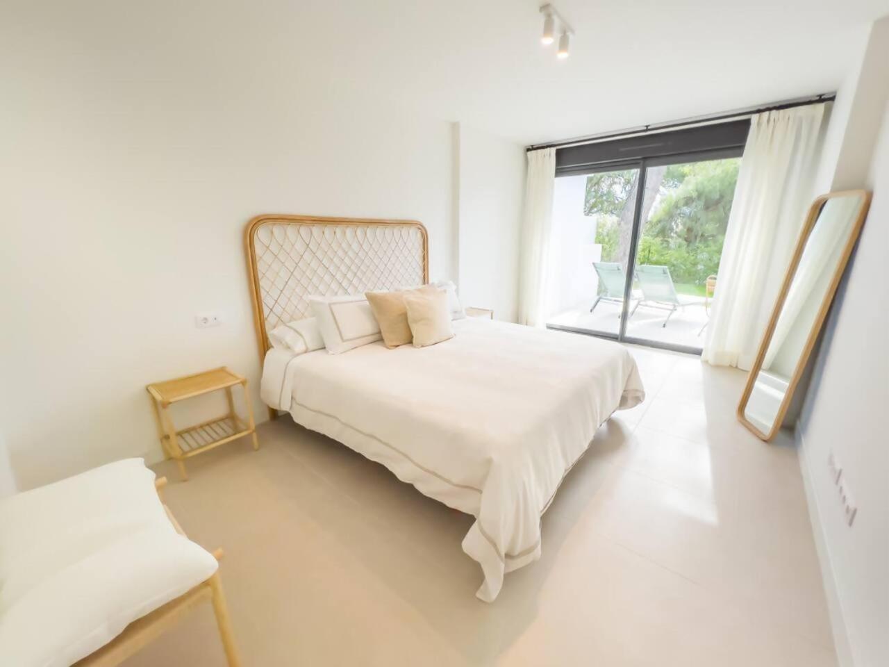 Apartment Bajo Con Jardin En La Milla De Oro Marbella